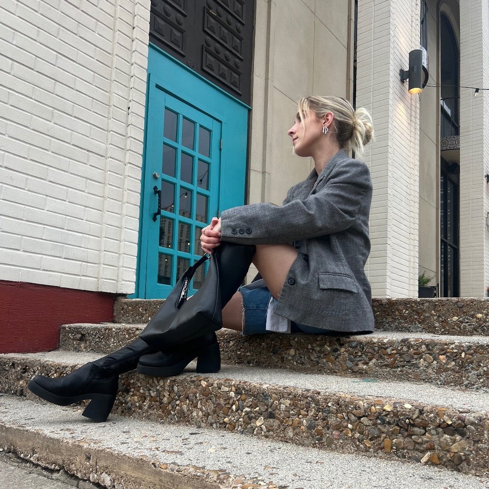 Meet your Posher, Chloe